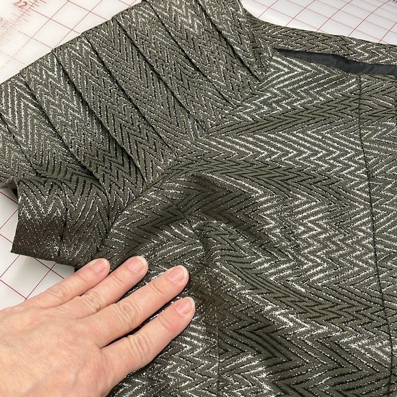 THREAD SOCIAL Cocktail Metallic Pleated SLV Bow Belt Sage Chevron Party Dress 4 - Picture 7 of 16